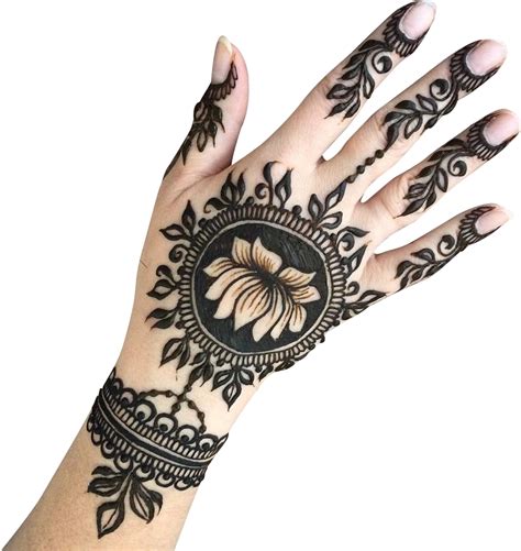 Is henna supposed to be light at first?